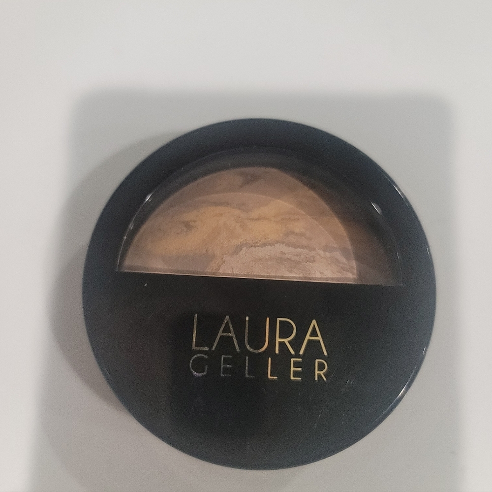 Laura Geller Baked Balance-n-Brighten Foundation - Medium  NWOB